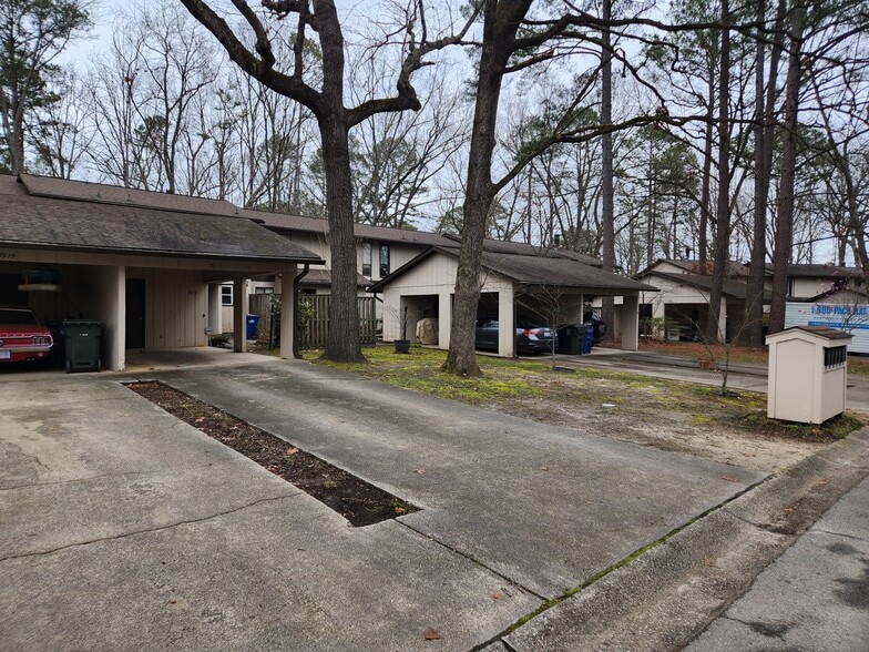 Front carport - 3917 Wendy Ln