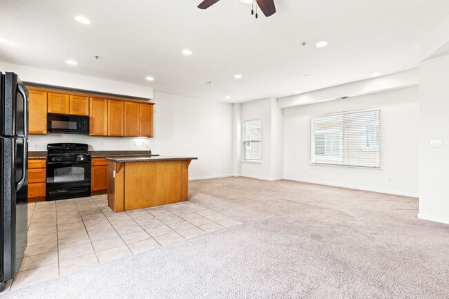Building Photo - Spacious 2 Bed, 2.5 Bath Townhouse in Gate...