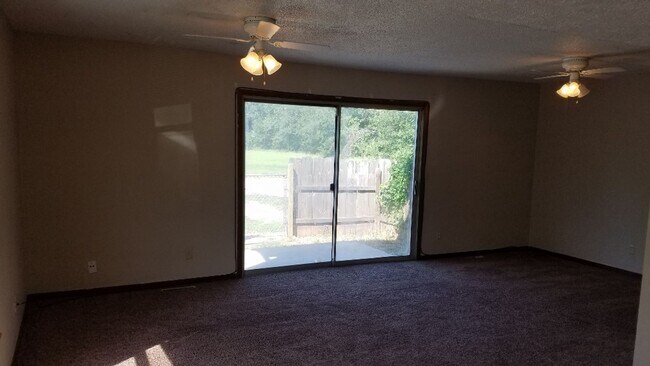 Building Photo - 8510 W Maple St