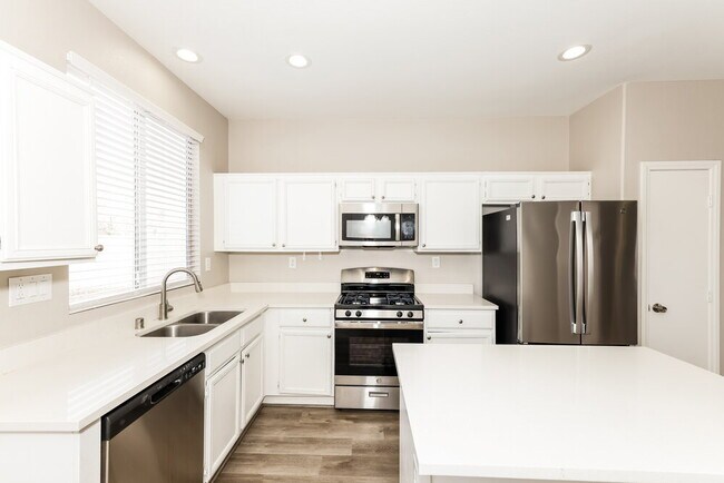 Building Photo - 9782 Vista Crest Ave