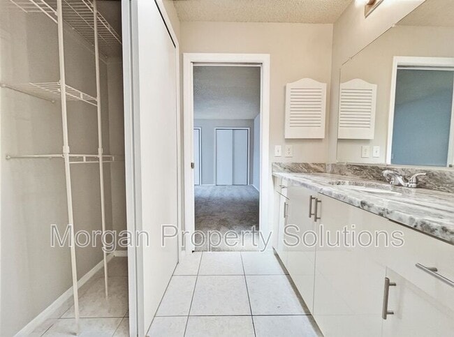 Building Photo - 1017 Whalebone Bay Dr