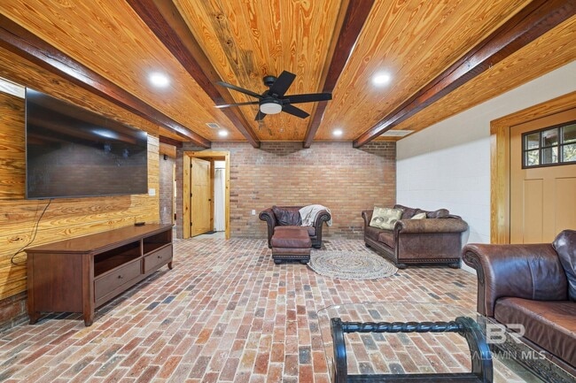 Building Photo - 27522 Burkhardt Dr