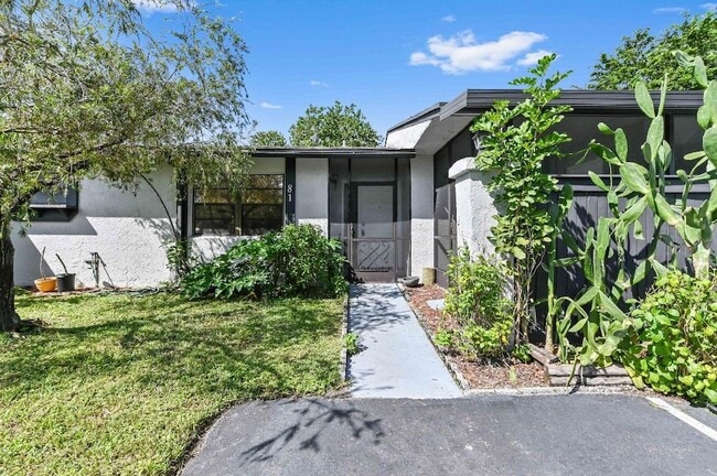 Building Photo - 81 Westecunk Dr