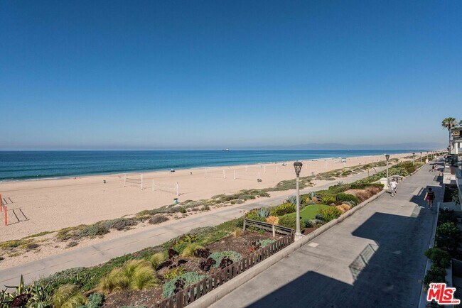 Building Photo - 2308 The Strand