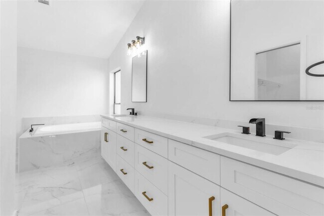 Building Photo - 1110 Woodcrest Ave