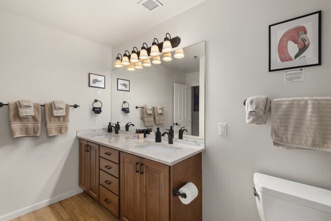 Building Photo - 1555 California St