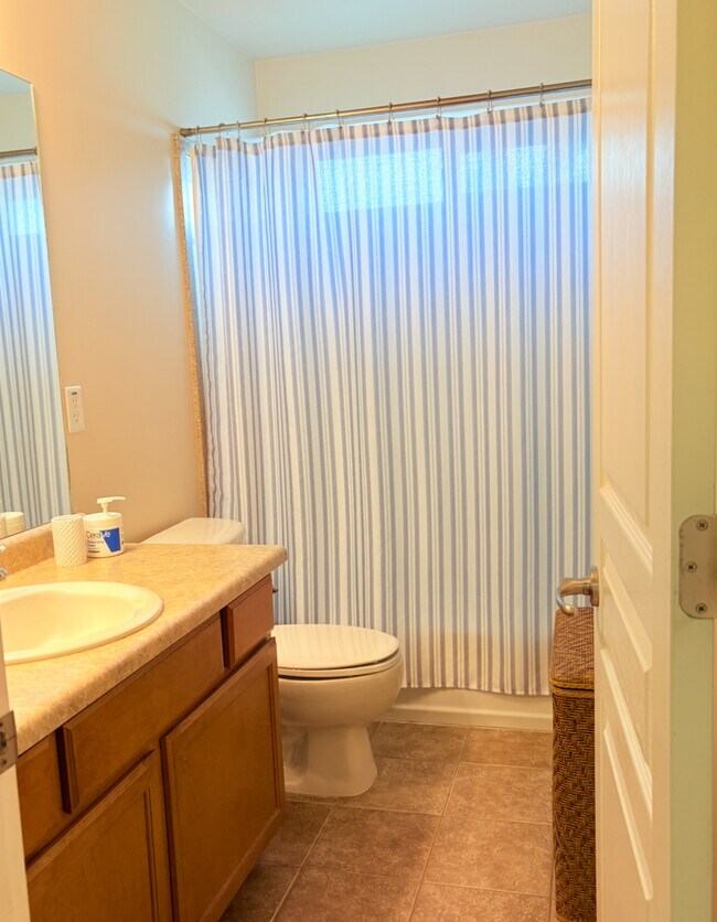 Building Photo - 351 N 1480 E