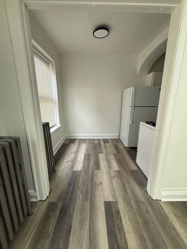 Building Photo - 158 N Central Ave