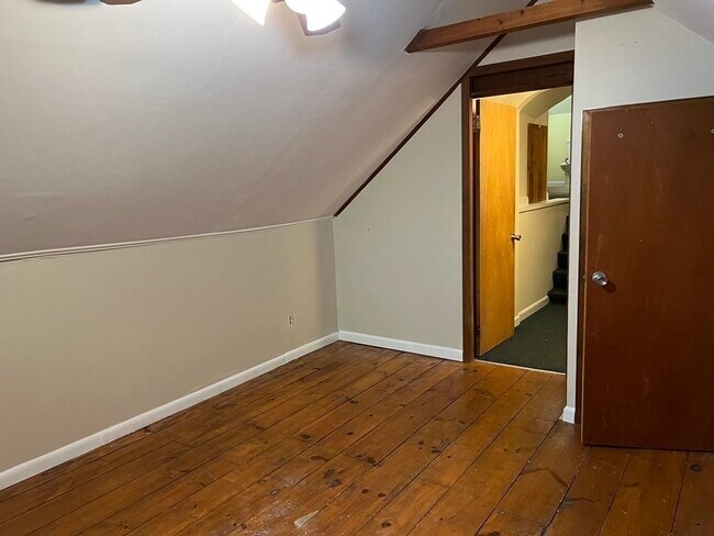 Building Photo - 120 Bond Rd