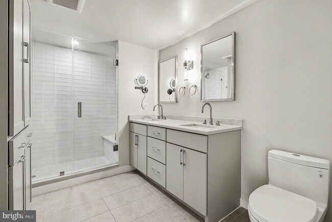 Building Photo - 1025 1st St SE