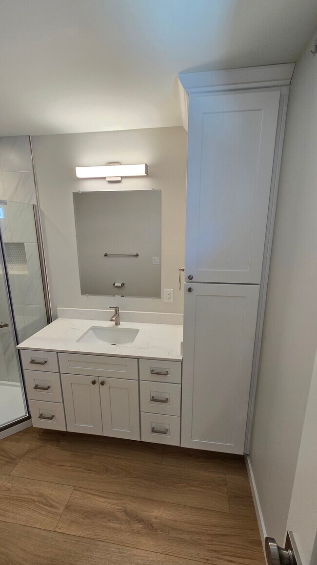 Building Photo - 738 Locust St