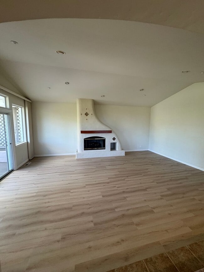 Building Photo - Ocean view home on the hill in Santa Cruz!