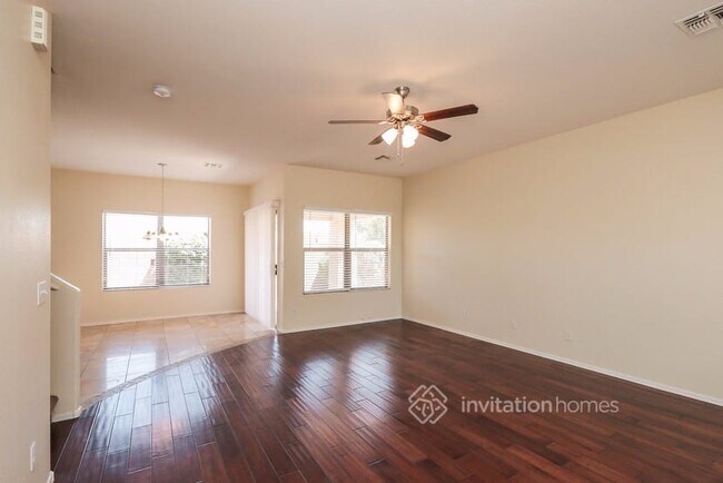 Building Photo - 2322 E Spruce Dr