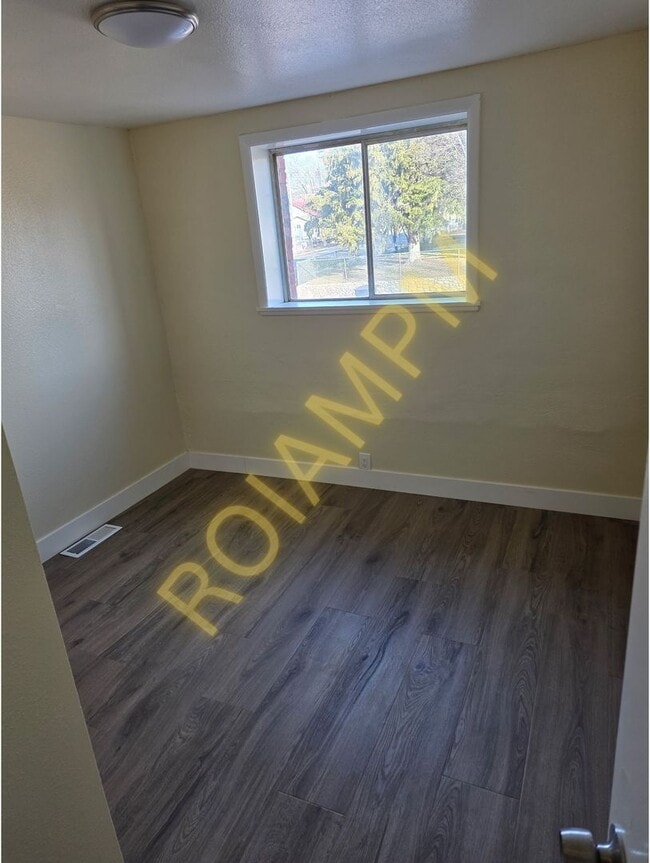 Building Photo - 1505 Idanha Ave
