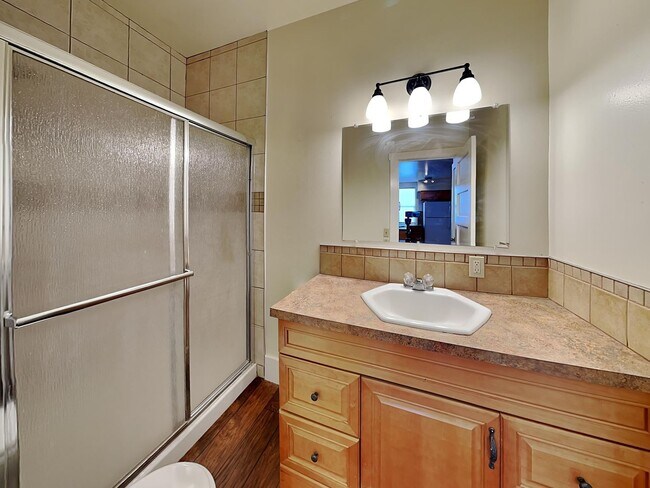 Building Photo - **Coming Soon** 5 Bedroom House Near Gonzaga