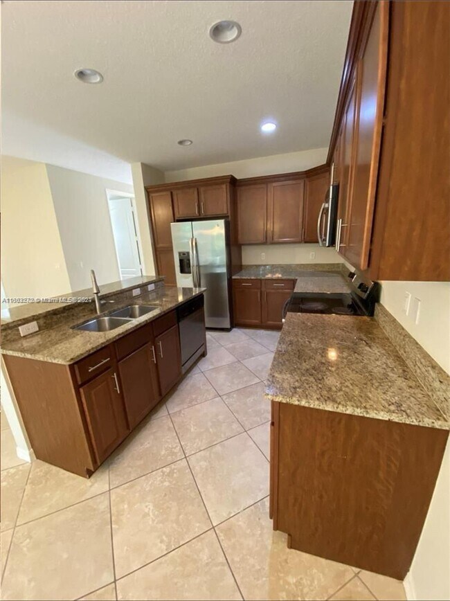 Building Photo - 5236 SW 77th Way