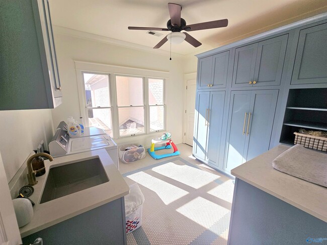 Building Photo - 3002 Brook Park Dr SE