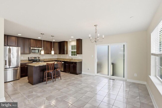 Building Photo - 410 Thelma Rd