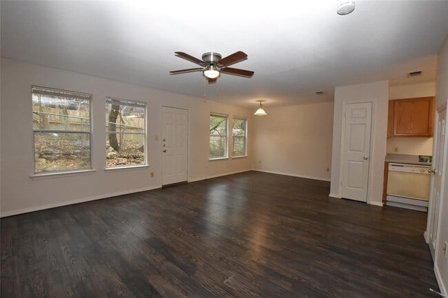 Building Photo - 921 Sagewood Trail