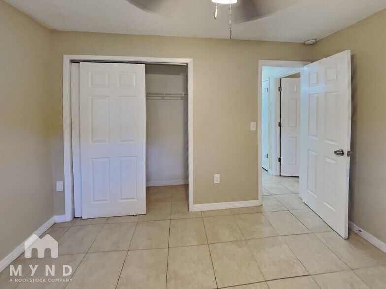 Building Photo - 5547 Golden Nugget Dr