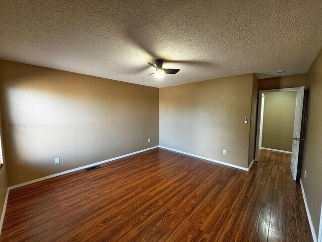 Building Photo - 923 Telstar Loop NW
