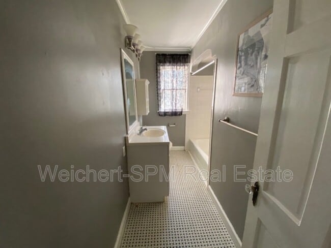 Building Photo - 410 S Greer St