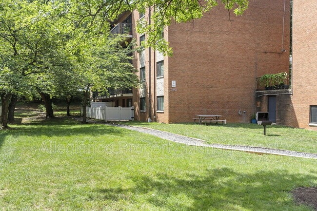 Building Photo - 3312 S 28th St