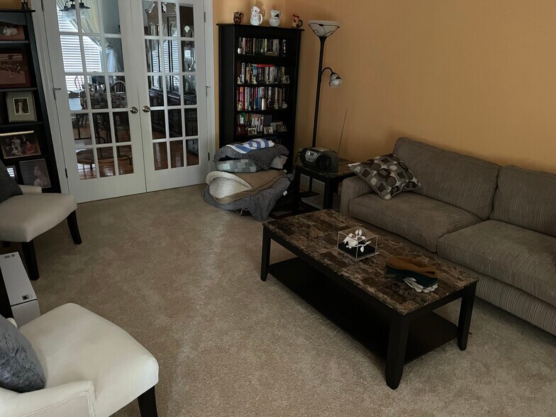 Sitting room - 10851 Bedfordtown Dr