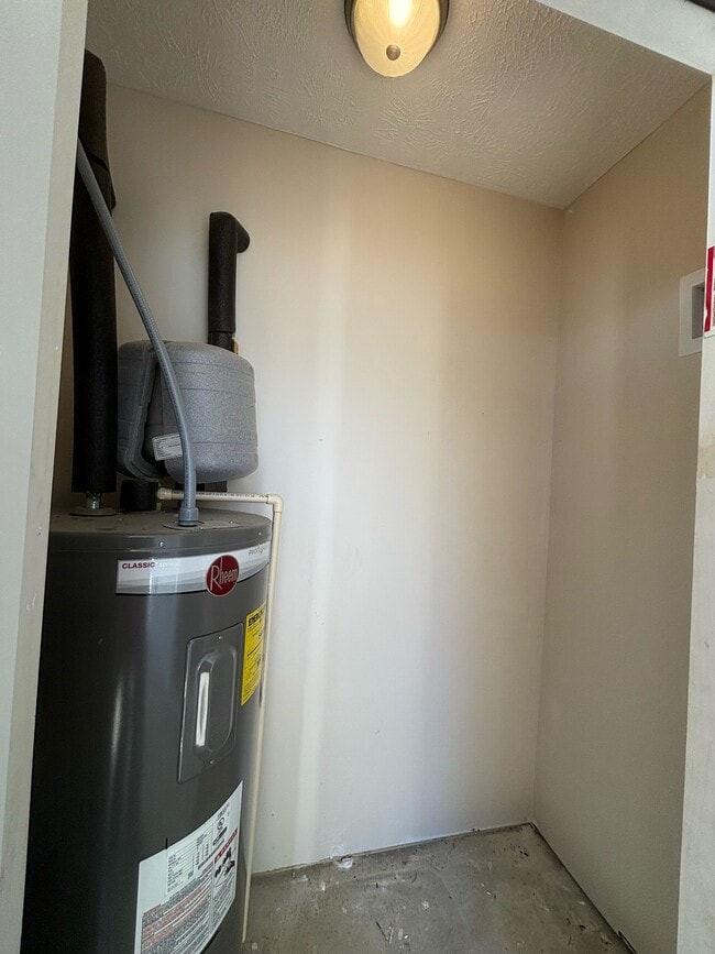 Building Photo - 312 E Jenkins St