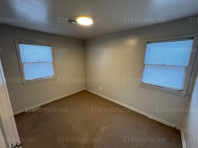 Building Photo - 2437 N Estelle Ave