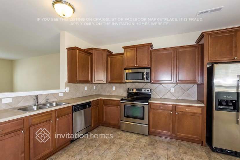 Building Photo - 10211 Daniel Dwayne Dr