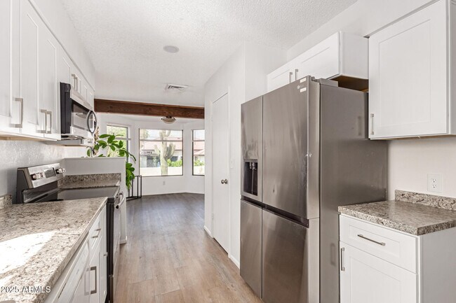 Building Photo - 15604 E Mustang Dr