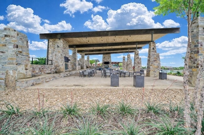 Building Photo - 9733 Tinsley St