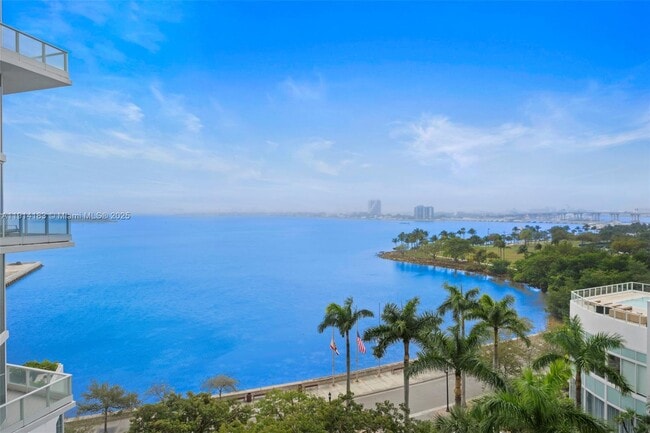 Building Photo - 2020 N Bayshore Dr