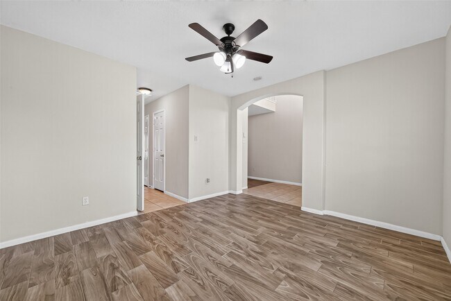 Building Photo - 9127 N Ferndale Pl Dr