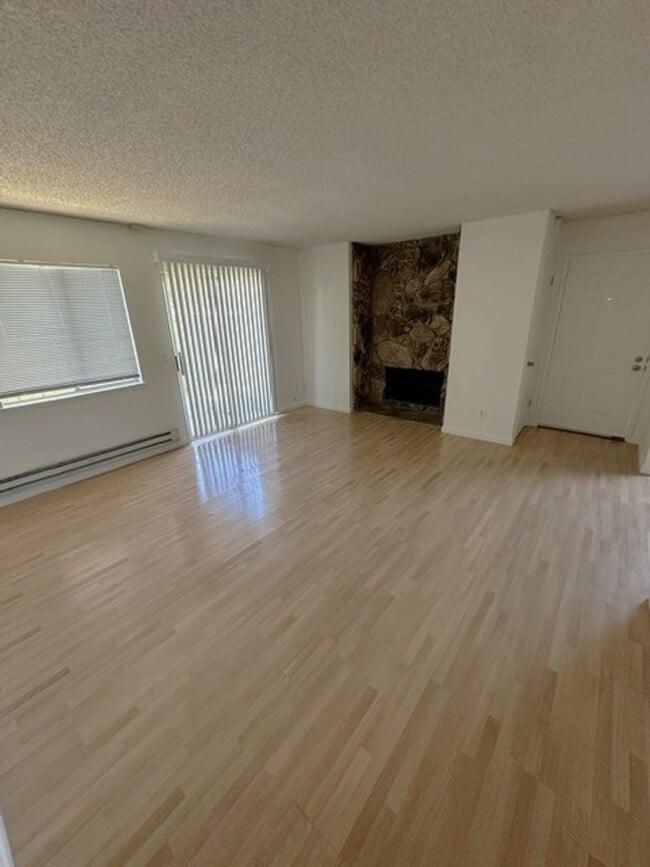 Building Photo - Beautiful 2-Bedroom Apartment in Desirable San Leandro Gated Community, close to BART