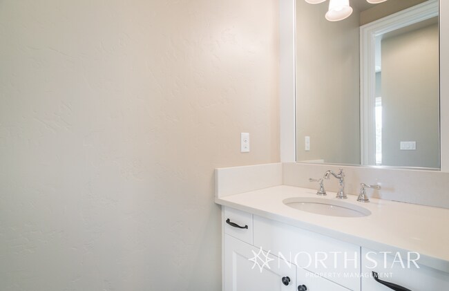 Building Photo - Executive Custom Home with River View on Acreage in West Linn