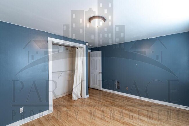 Building Photo - 734 E Morris St