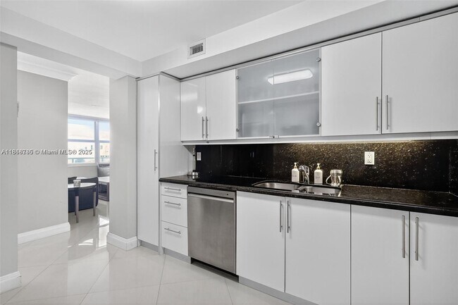 Building Photo - 9511 Collins Ave