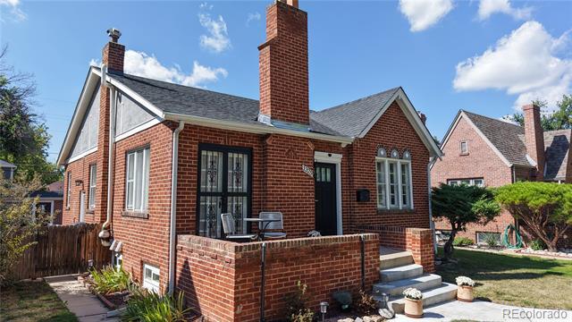 Building Photo - 1325 Dahlia St