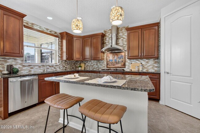 Building Photo - 127 Rockcreek Dr