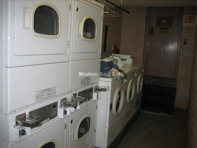 Building Photo - 2 Bedroom Apt - Fenway - 9/1 NO FEE