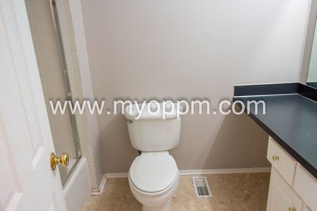 Building Photo - Available NOW! 3 Bedroom / 2 Bathroom Home | Northwest Omaha