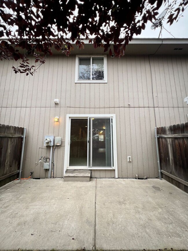 Building Photo - 1713 W Fern Dr