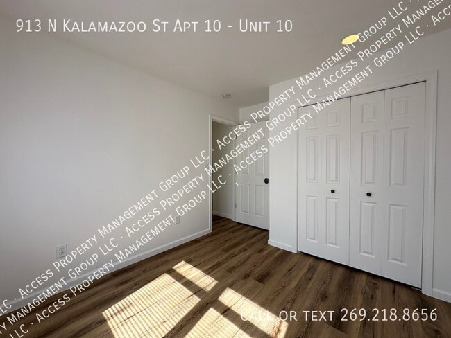 Building Photo - 913 N Kalamazoo St