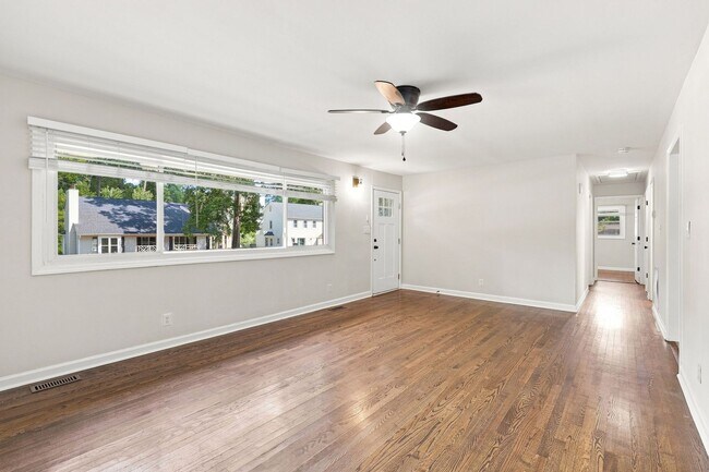 Building Photo - 3205 Crandon Ln