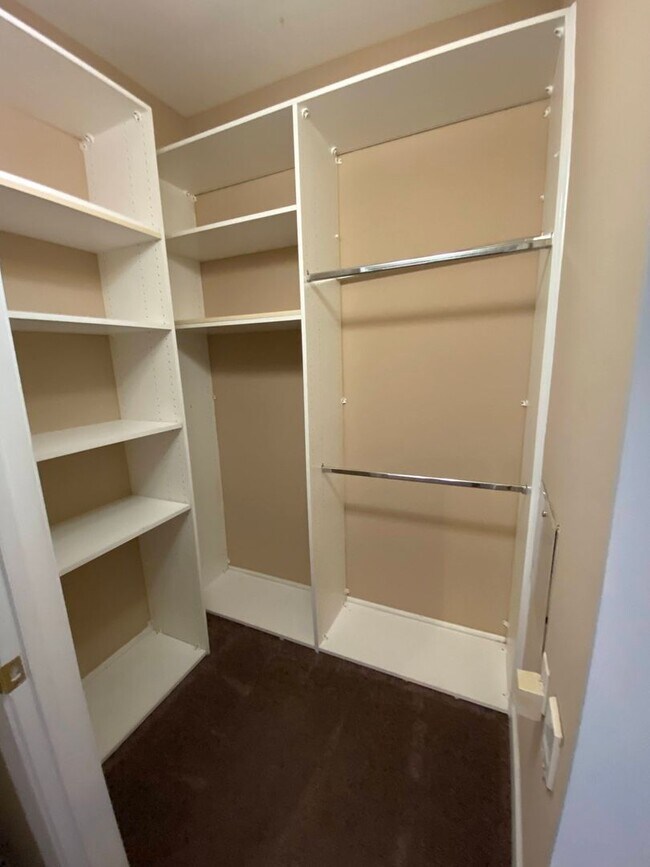 Building Photo - Stonebridge Condominium - 3 bed - 2 bath -...