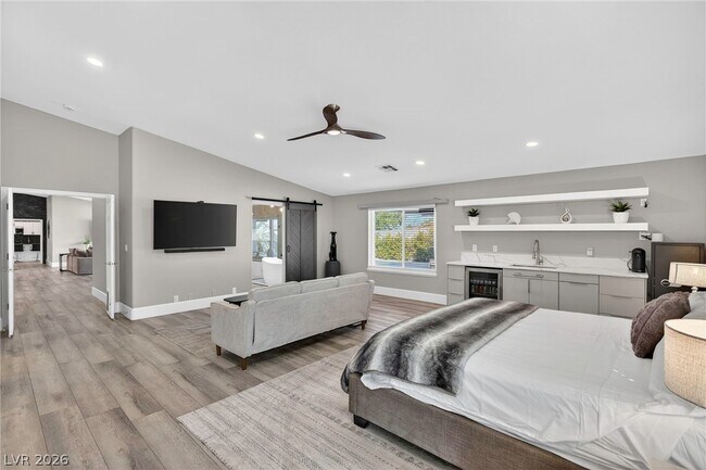 Building Photo - 363 E Robindale Rd