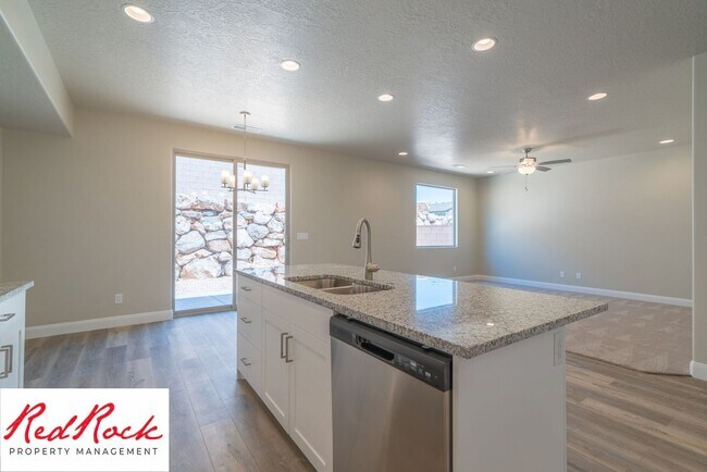 Building Photo - 4 Bedroom, 2.5 Bathroom Townhome in Hurric...
