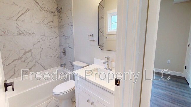 Building Photo - 130 Center St